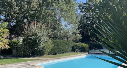 House with private heated pool near St Emilion