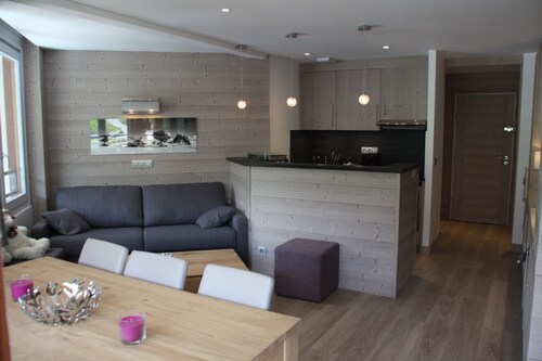 5 * Apt am Fuße der Piste (2150 m), 3 Balkone, 3 iPads, Lautsprecher in jedem Zimmer