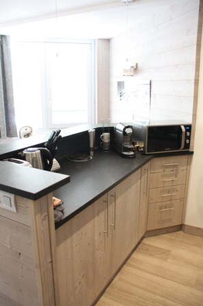 Fridge, microwave, oven, stovetop - 5 * apt at the foot of the slopes (2150m), 3 balconies, 3 iPads, loudspeaker in each room (Tignes)