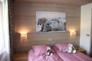 3 bedrooms, in-room safe, iron/ironing board, free WiFi - 5 * apt at the foot of the slopes (2150m), 3 balconies, 3 iPads, loudspeaker in each room (Tignes)