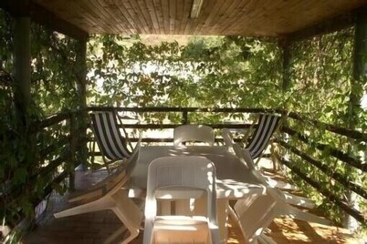 Chalet between sea and scrub