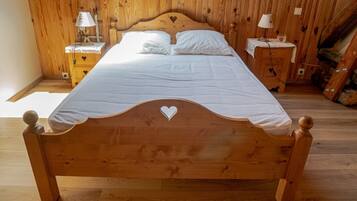 7 Schlafzimmer, Bügeleisen/Bügelbrett, Reisekinderbett, WLAN