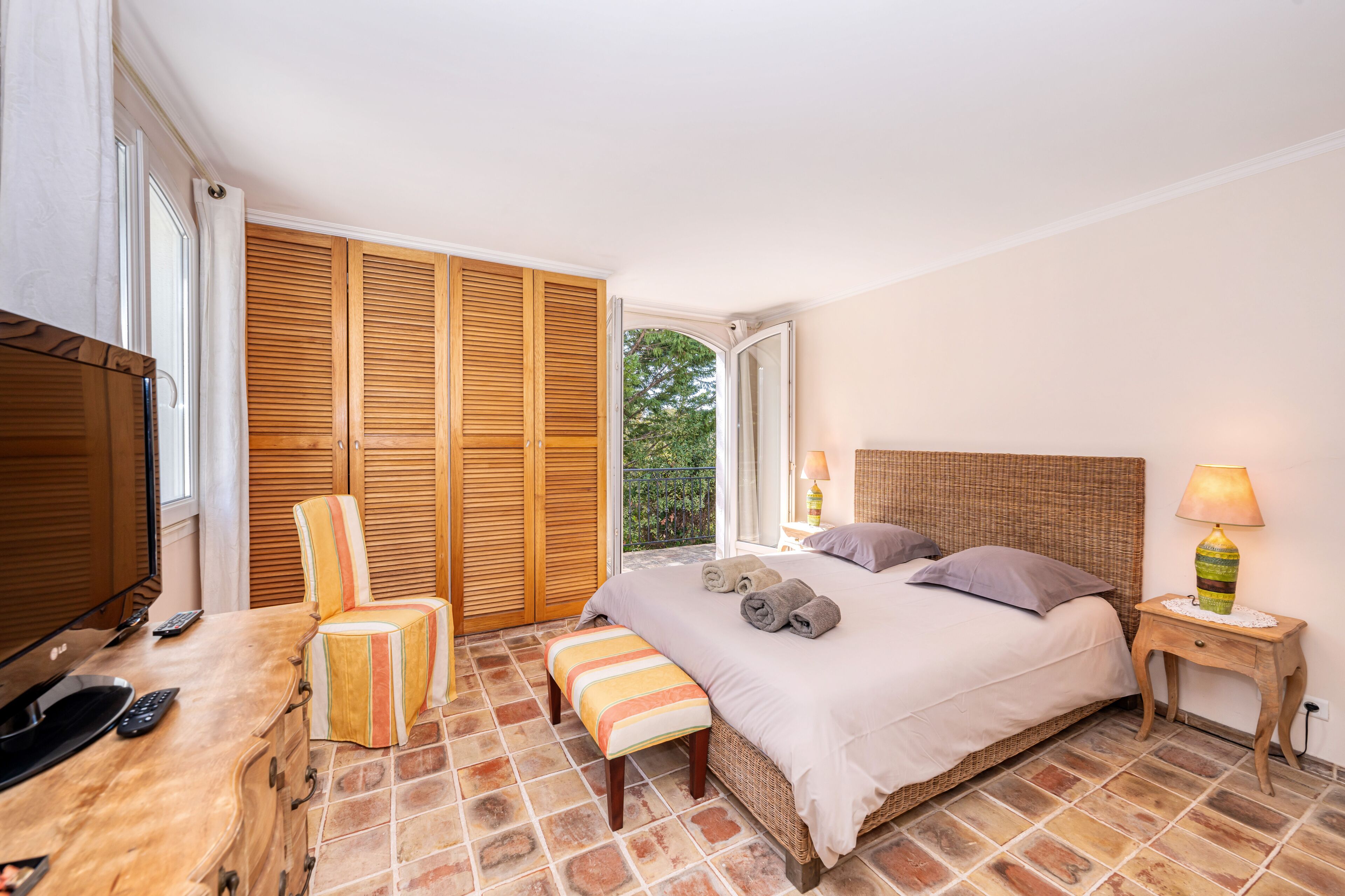 7 chambres, fer et planche à repasser, lit parapluie, Wi-Fi gratuit