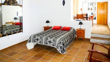 4 dormitoris, escriptori, planxa i posts de planxar i wifi gratuïta