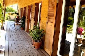 Exterior detail - Villa MONTALIVET, just a stone's throw from the beach, private pool—special discount in August (Vendays-Montalivet)
