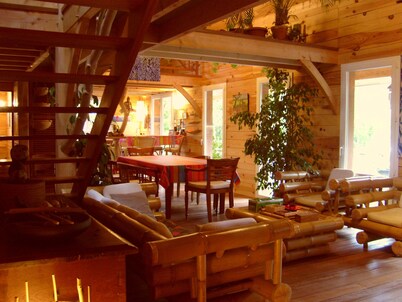 MONTALIVET, large villa close to the beach.  private pool.  grd garden!