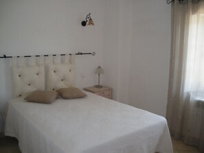 2 bedrooms, iron/ironing board, WiFi - Traditional Provencal gite, offering quietness and serenity (Mazan)