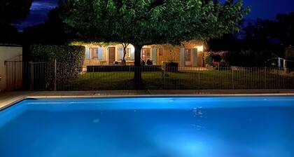 Prestations Luxueuses - Mas en Provence **** PISCINE privée et sécurisée