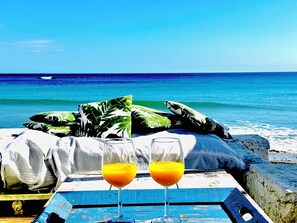 Outdoor dining - "Waterfront property facing Glénan Islands" (Loctudy)