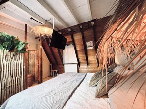 5 bedrooms, iron/ironing board, travel cot, free WiFi - "Waterfront property facing Glénan Islands" (Loctudy)