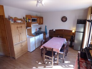 Dining - Appart 7 pers au ski, 3*, Saint Jean d'Arves - Les Sybelles - Swimming pool (Saint jean d'arves)