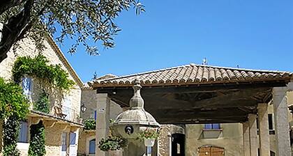 Superb comfortable and spacious villa with beautiful pool, Gard Provencal