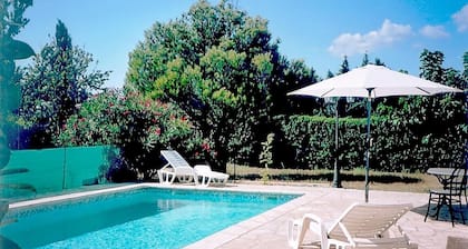 Superb comfortable and spacious villa with beautiful pool, Gard Provencal