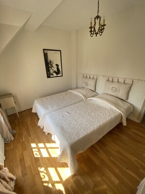 3 soverom, strykejern/-brett, wi-fi og sengetøy