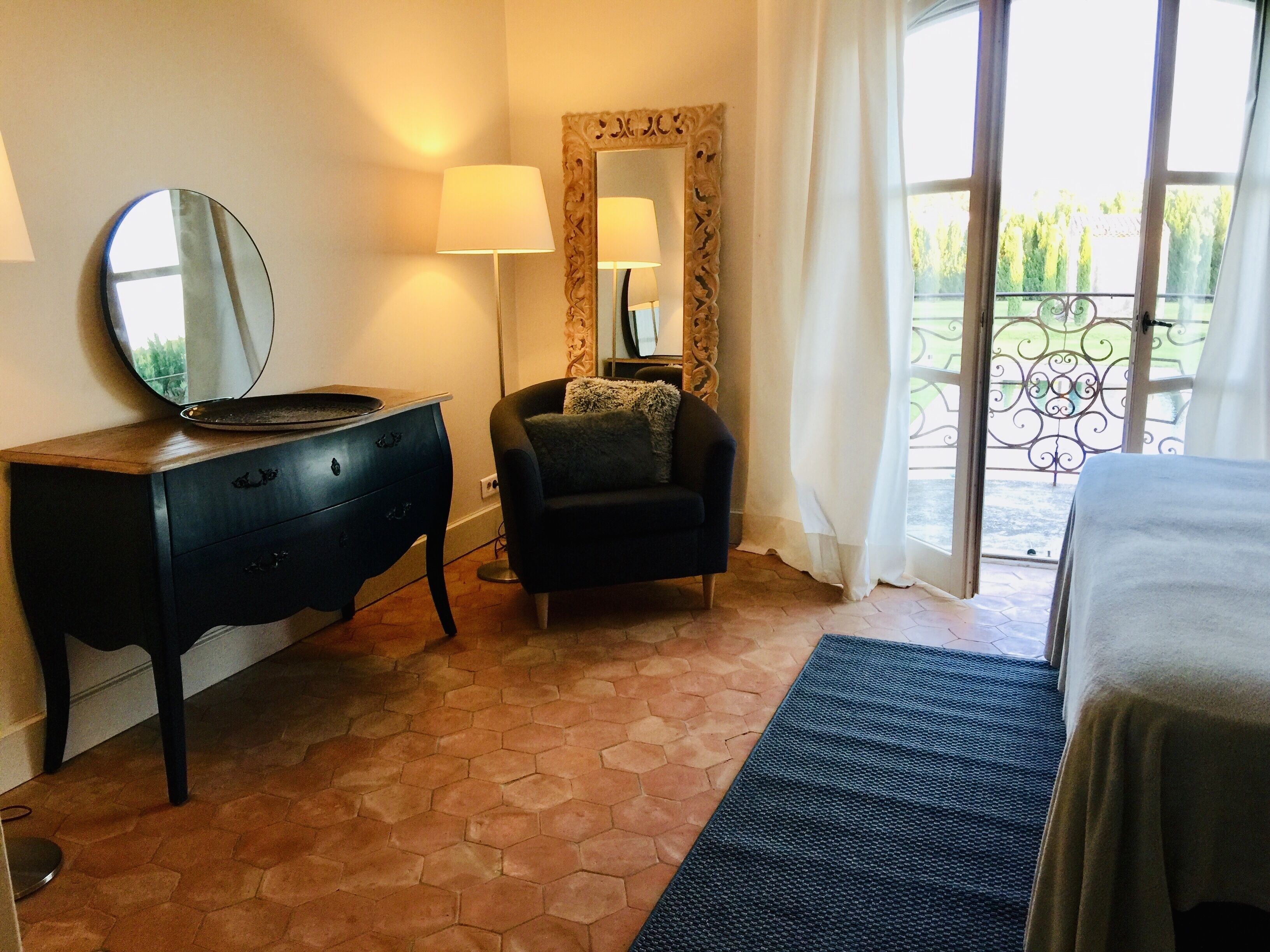 Luxueuse bastide contemporaine neuve de 350 m2 avec piscine miroir