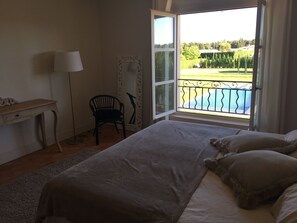 8 slaapkamers, een strijkplank/strijkijzer, wifi, beddengoed
