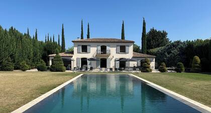 Élégante Bastide 8 chambres • Piscine • 5 min d’Aix