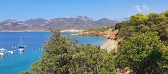 Apartment in a quiet neighbourhood with view of the sea and mountain