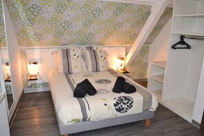 5 bedrooms, iron/ironing board, free WiFi, bed sheets
