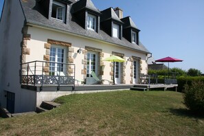 Exterior - Facing the sea: quiet house with panoramic terrace and private garden - 8 pers (Tredrez-Locquemeau)