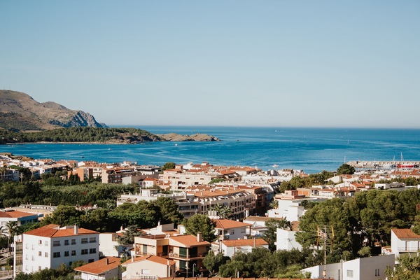 Vue mer imprenable sur port et village