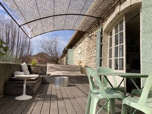 تناول الطعام بالخارج