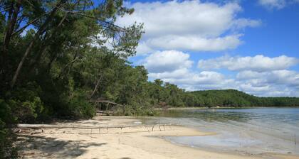 House on Lake Hourtin: largest natural freshwater lake in France