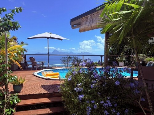 Cozy bungalow with exceptional ocean and Moorea views