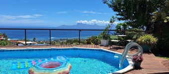 Cozy bungalow with exceptional ocean and Moorea views