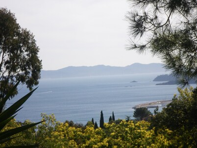 Spacious ground floor of villa, magnificent sea view, terrace , enclosed parking