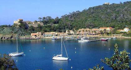 Geräumiges Erdgeschoss der Villa herrlicher Meerblick, nicht einsehbare Terrasse