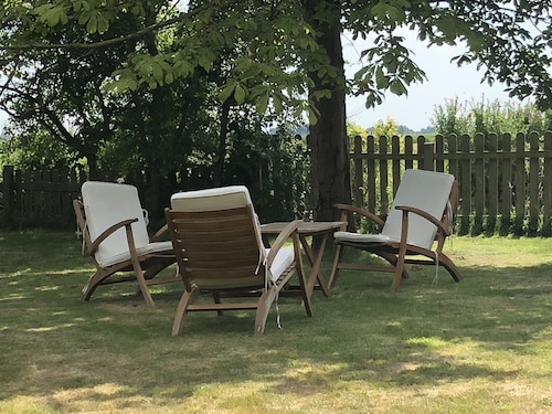 Das Rote Haus hinterm Deich