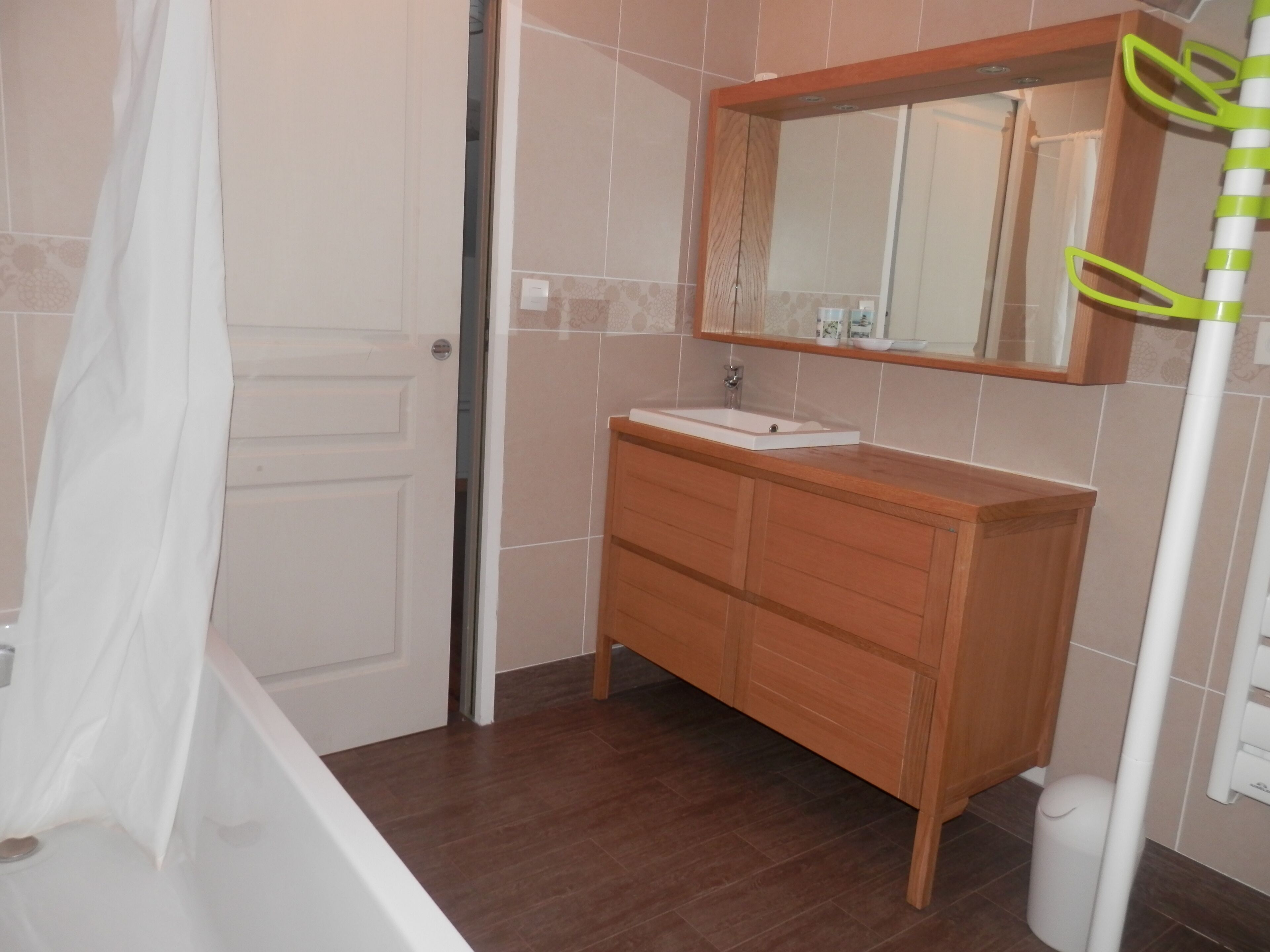 Independent, spacious cottage for a peaceful stay-Montmorillon-Futuroscope-Swimming pool