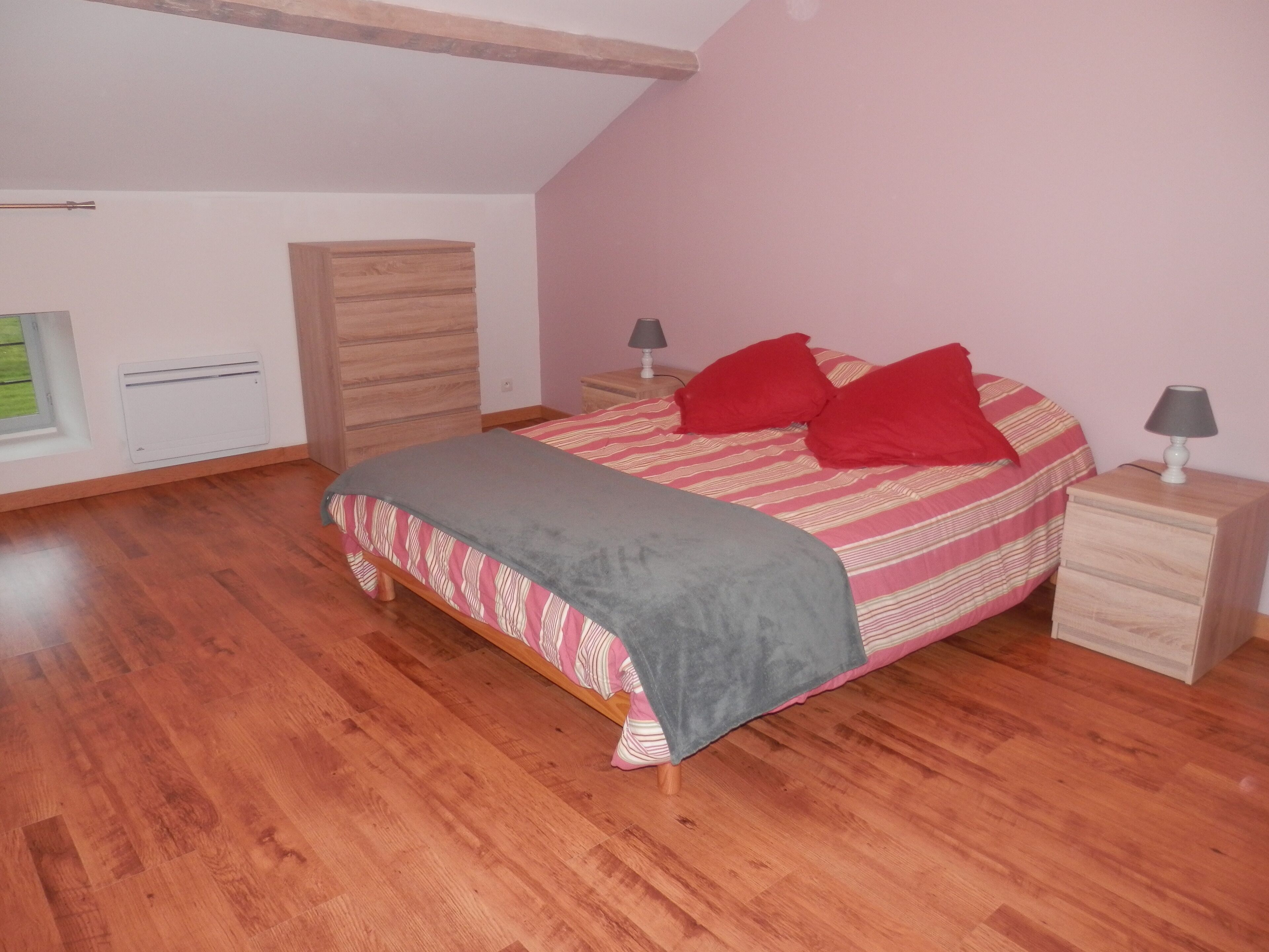 Independent, spacious cottage for a peaceful stay-Montmorillon-Futuroscope-Swimming pool