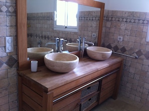Bathtub, hair dryer, towels