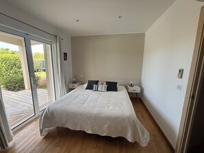 5 Schlafzimmer, Bügeleisen/Bügelbrett, WLAN, Bettwäsche