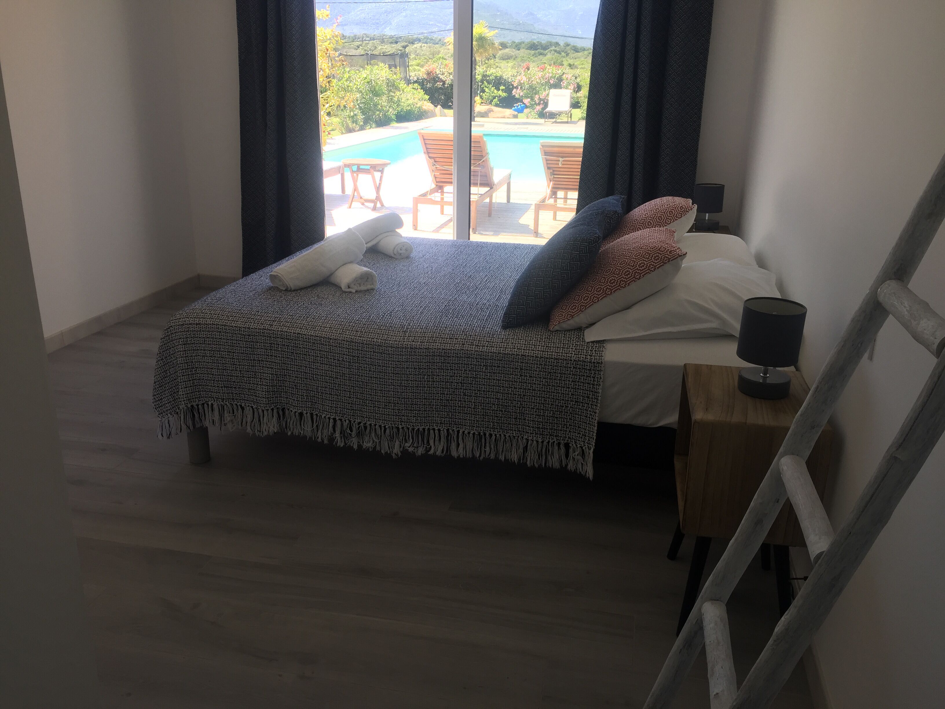5 chambres, fer et planche à repasser, Wi-Fi, draps fournis
