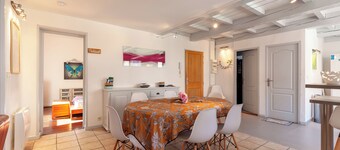 Spacious Villa apartment, in the heart of Sanary-sur-Mer, terrace near the beach