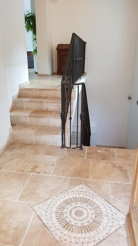 Beautiful air-conditioned villa of 250m² with peaceful swimming pool and 5 minutes from the sea