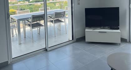 Appartement T3 Sublime Vue sur Mer, Montagnes & Vignobles.