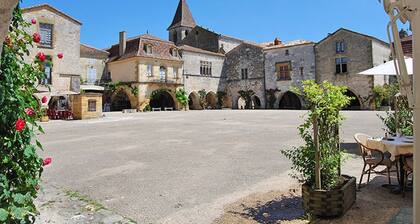 Maison individuelle en campagne avec piscine privative en Périgord à Monpazier