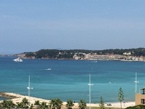 Sanary Bay Beachfront Apartment