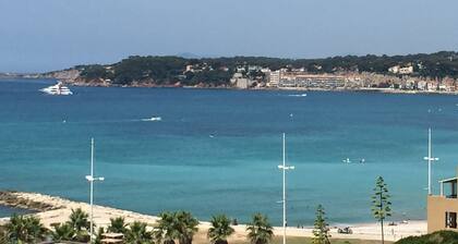 Sanary Bay Beachfront Apartment