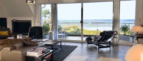 TV, books, stereo