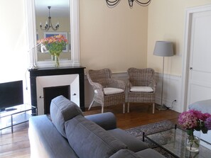 TV, fireplace, offices - BEAUTIFUL APARTMENT OF CHARACTER 58 m2 (Saint-Malo)