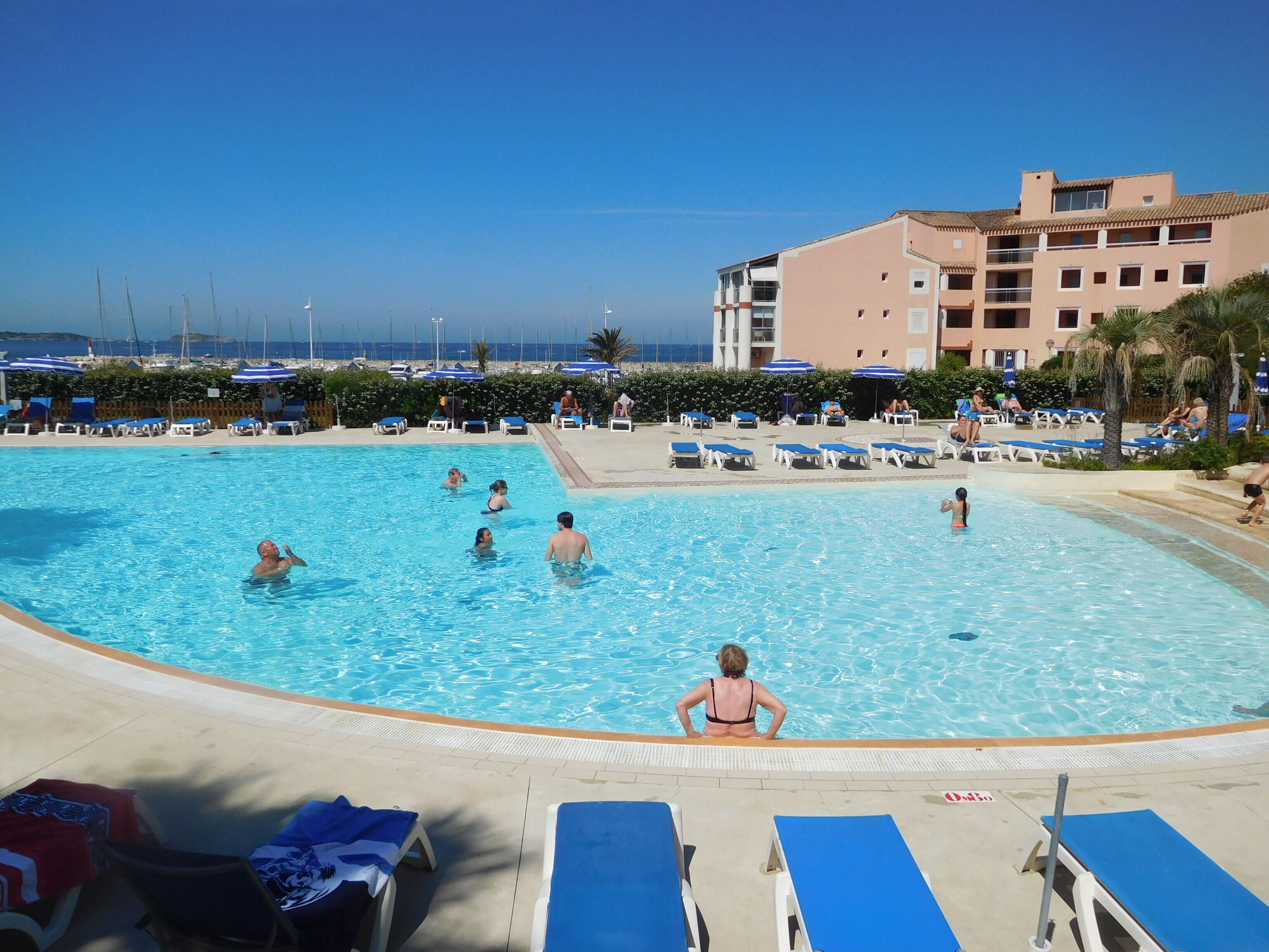 Superb T2 sea view-pool and 100m from the beach 