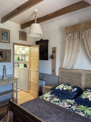 3 chambres, coffres-forts dans les chambres, fer et planche Ă  repasser