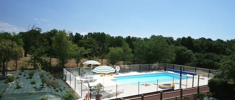 Piscina all'aperto, una piscina riscaldata