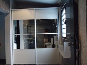 Shower, hair dryer, towels - APARTMENT T1 BIS IN GARDEN NEAR THE FRONT ST PAUL DE MER (Centre)