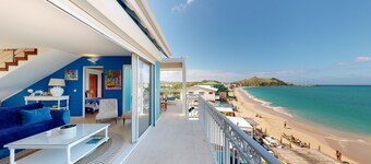 Wonderful, brand new flat with a large terrace on the beachfront